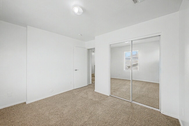 Building Photo - 5113 W Fulton St