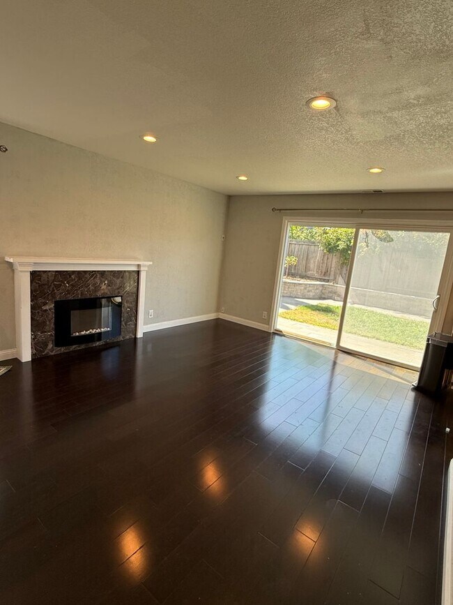 Building Photo - 32625 Lake Mead Dr