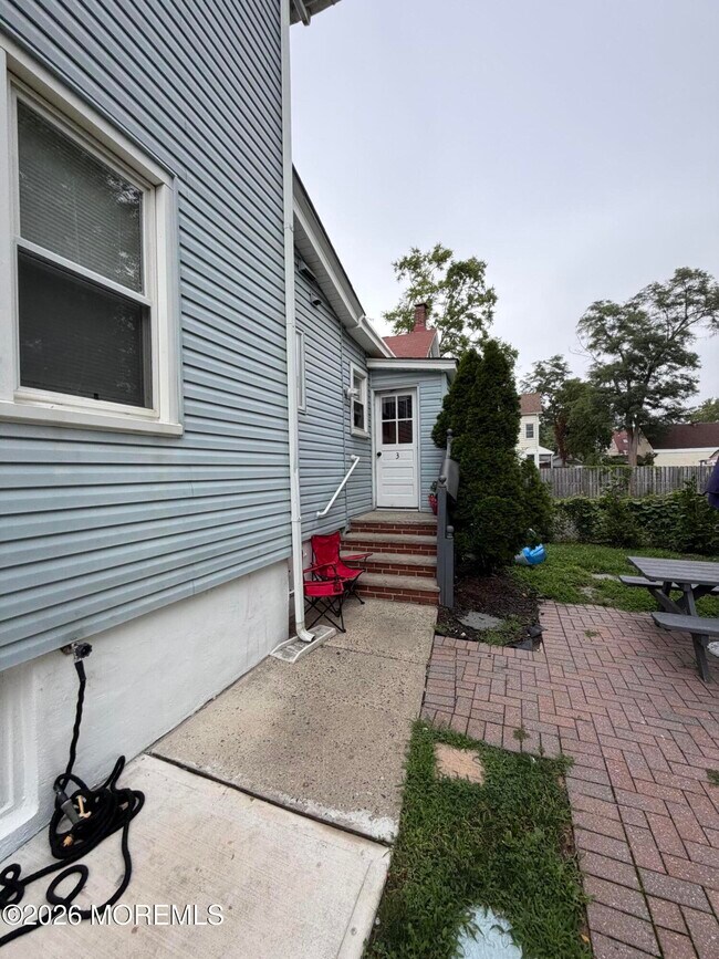 Building Photo - 368 Carr Ave