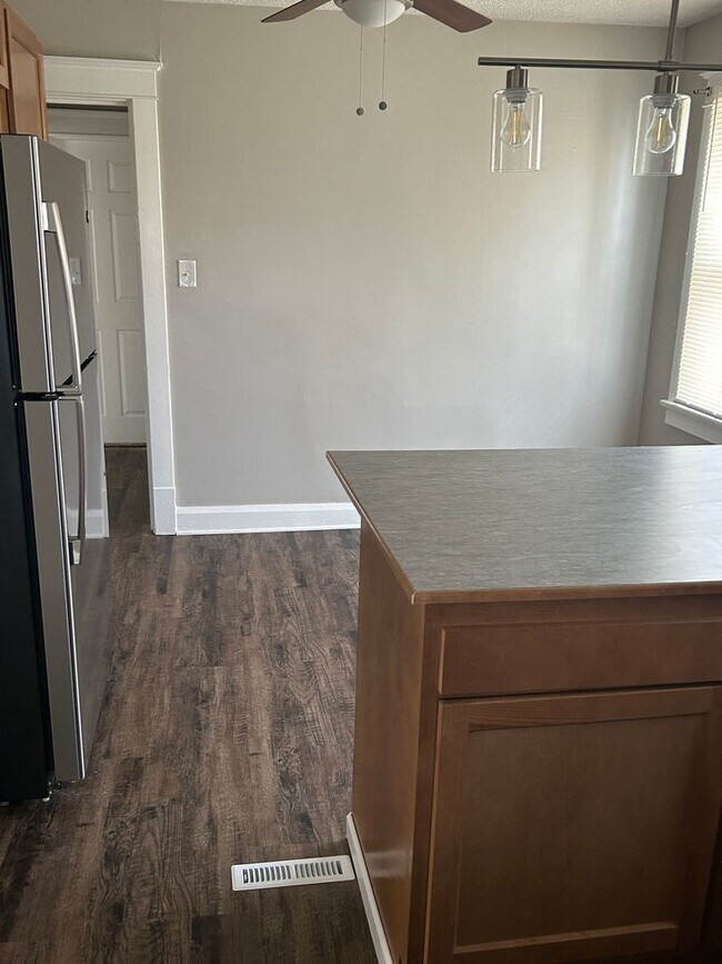 Building Photo - Updated 2/3 Bedroom Bedroom Austintown Home for Rent