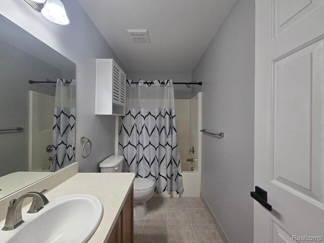 Building Photo - 24015 Fairlane Blvd