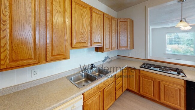 Building Photo - 207 N Spokane St