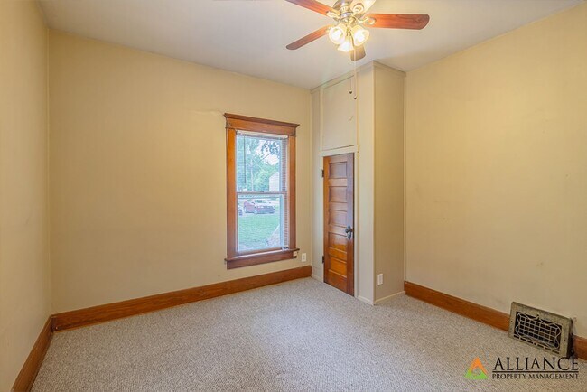 Building Photo - 800 Osage St