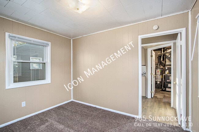 Building Photo - 905 Sunnock Ave