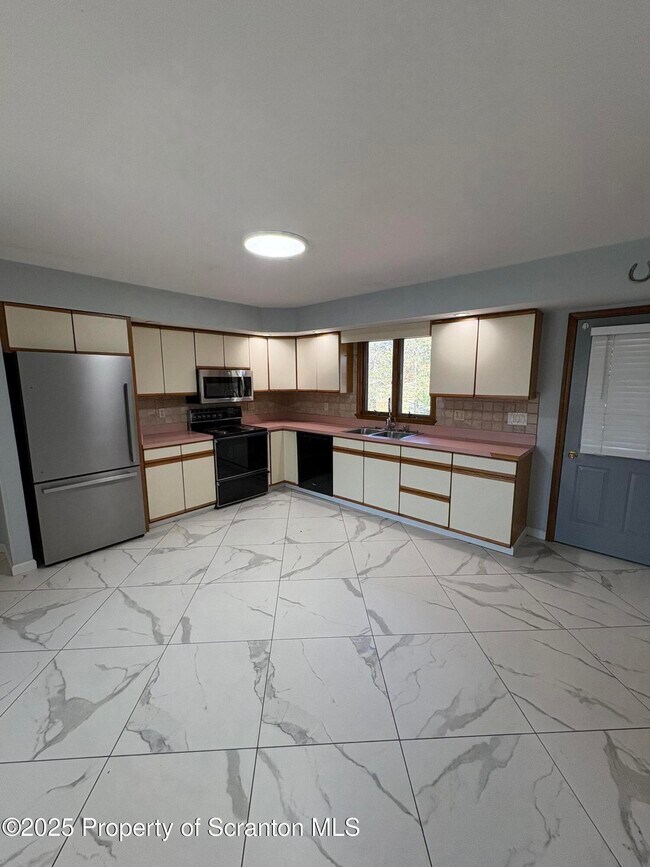 Primary Photo - 559 Penn Ave