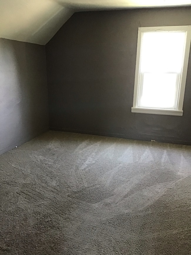 Building Photo - 362 W 5th St