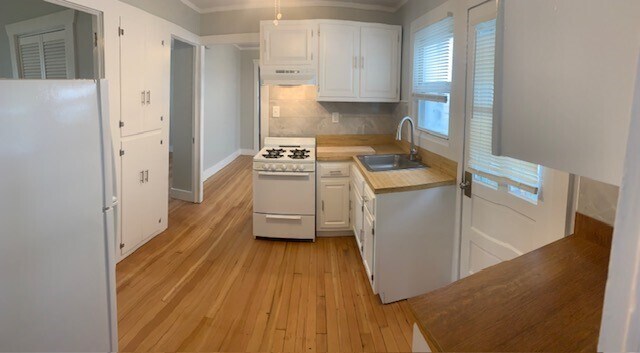 Building Photo - 1820 Pine Ter