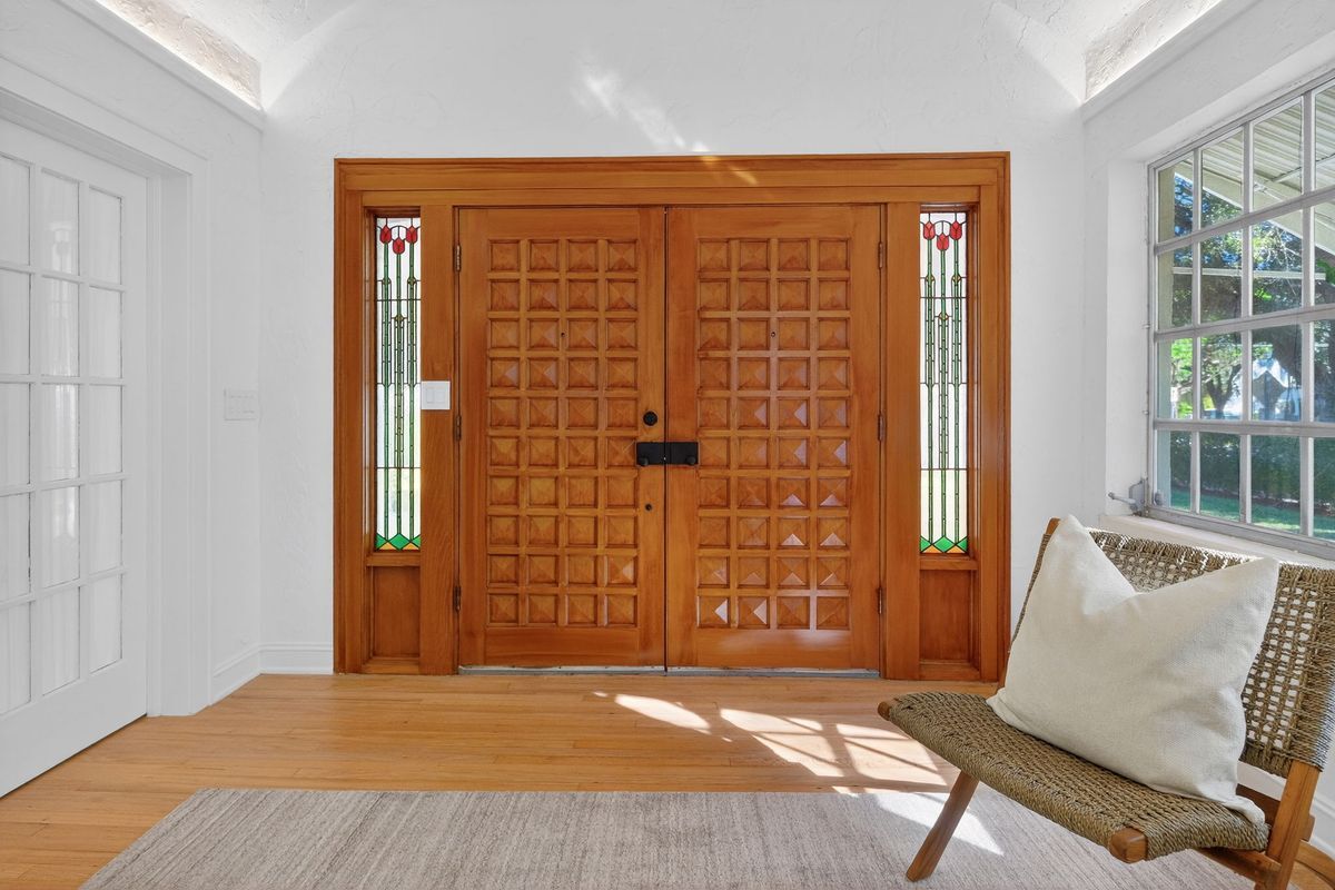 Building Photo - 1305 Alhambra Cir