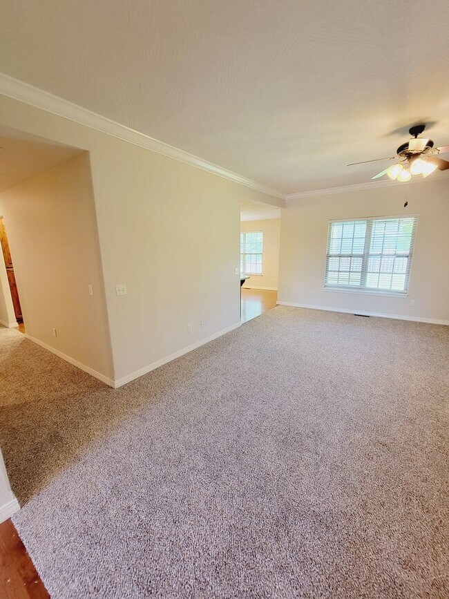 Building Photo - Prairie View Estates,  4 BR - 3 Car Garage...