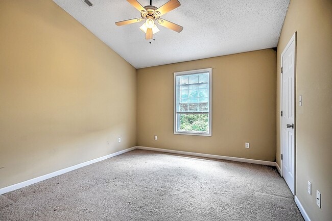 Building Photo - 132 Amanda Ln