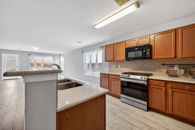 Building Photo - 20610 Moonrise River Ln