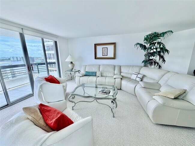 Building Photo - 3500 Mystic Pointe Dr