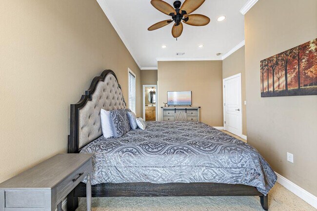 Building Photo - 1242 W Lagoon Ave