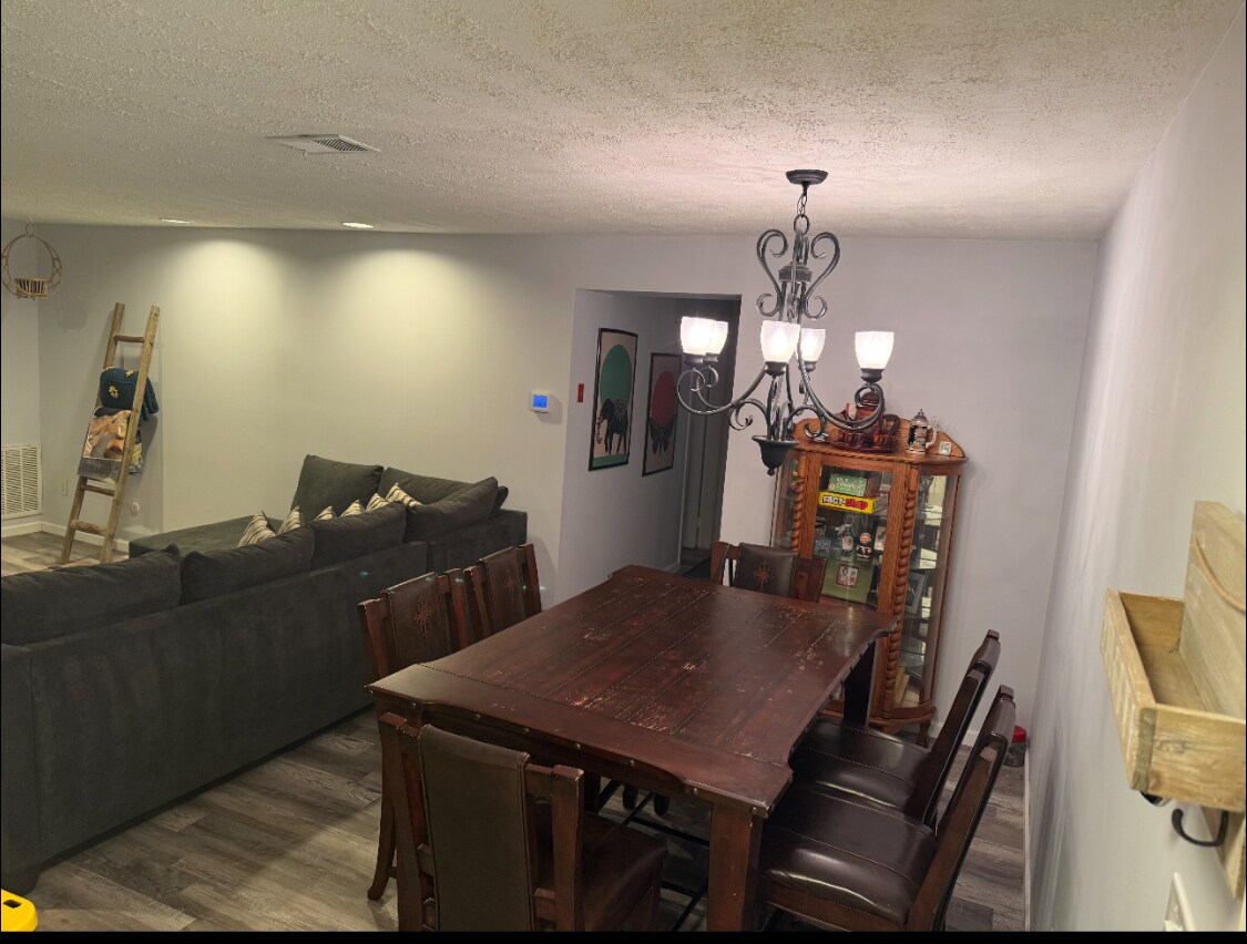 Building Photo - 306 Sharon Garden Ct