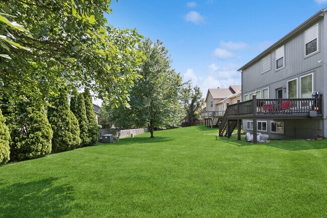 Building Photo - 5337 Meadowlark Dr
