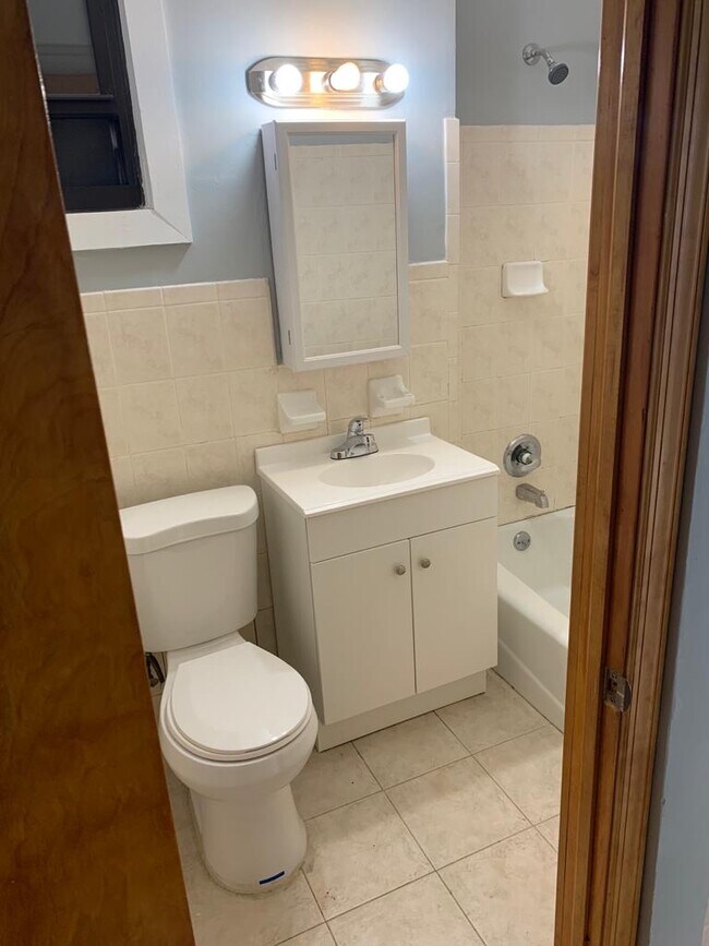 Building Photo - 8 Saint Pauls Ave