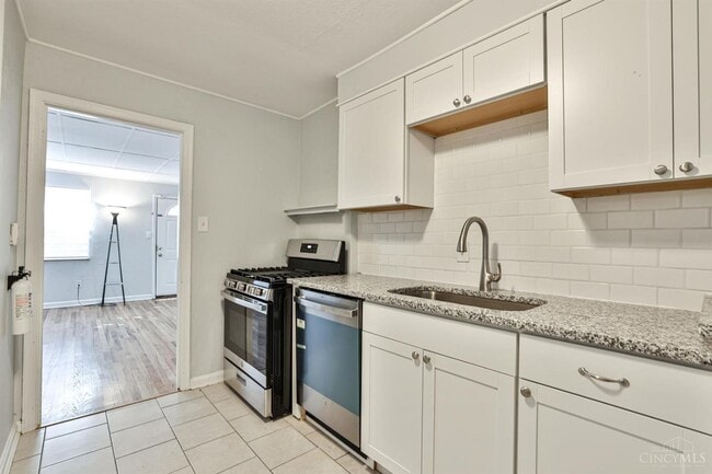 Building Photo - Two Bedroom Home for UC Students for This Year and Next!