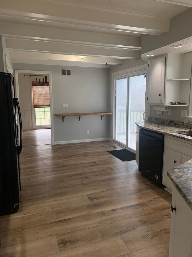Building Photo - Charming Five-Bedroom Retreat with Finished Basement and Modern Amenities!