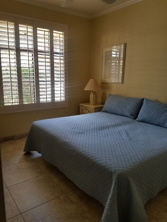 Building Photo - Two bedroom condo