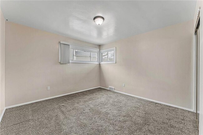 Bedroom - 613 Springdale Dr