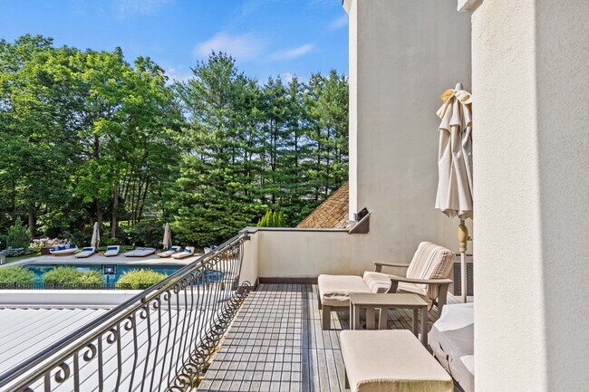 Building Photo - 4220 Purchase St