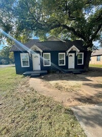 Building Photo - D&amp;G Ventures LLC-516/518 S. Nueces