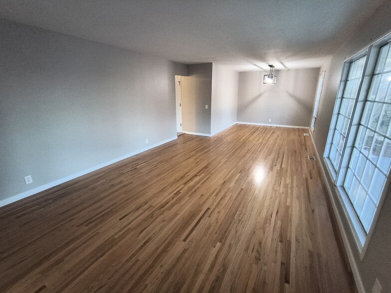 Building Photo - 5 Pastoral Ct