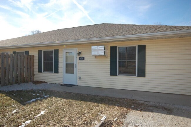 Building Photo - 105-107 South Plum