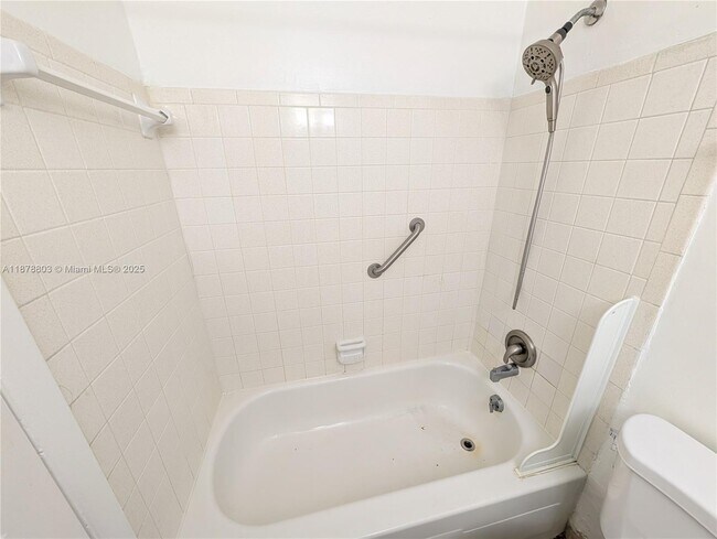 Building Photo - 6040 SW 26th St