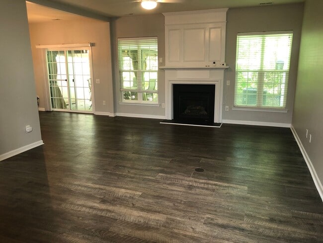 Building Photo - This lovely townhome is located in the highly desirable community of Blakeney Preserve just off R...