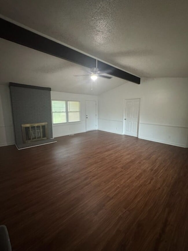 Building Photo - New renovation 3BR/2BA house $100 off FIRS...