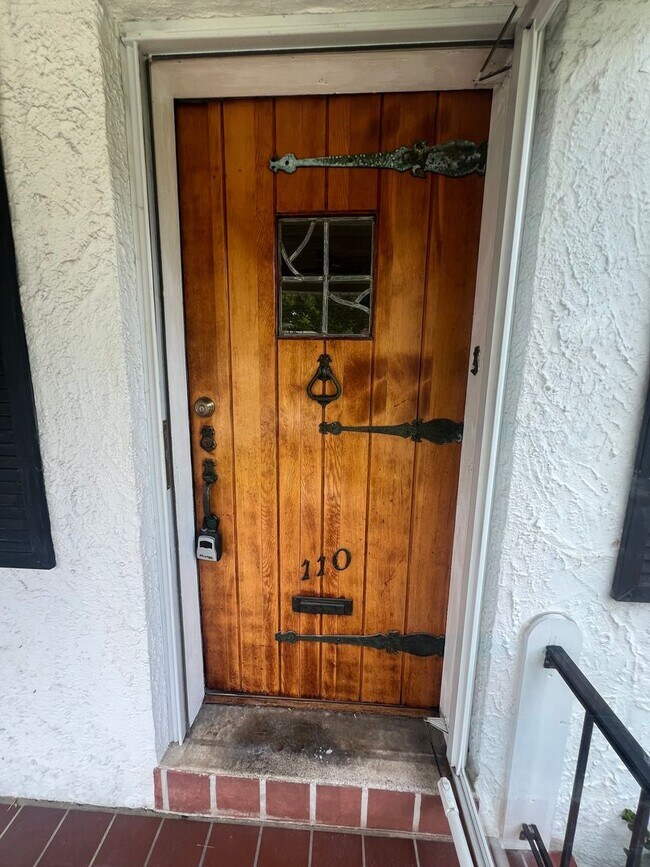 Building Photo - Charming Renovated Mount Penn 3 BR For Immediate Move In
