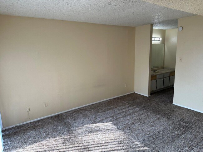 Building Photo - 12244 Bob White Dr