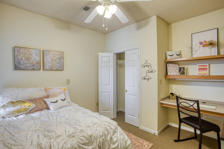 Bedroom - Cape Trails - Student Living near SEMO