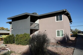 Building Photo - 1Bdm 1Ba Apartment in the Heart of Las Vegas