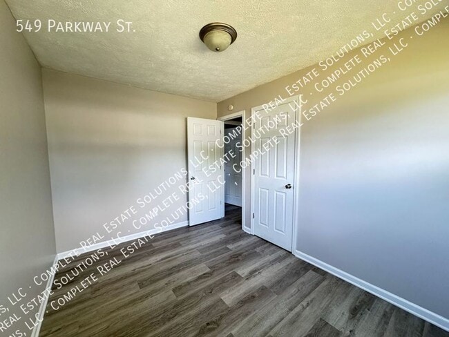 Building Photo - 549 Parkway St