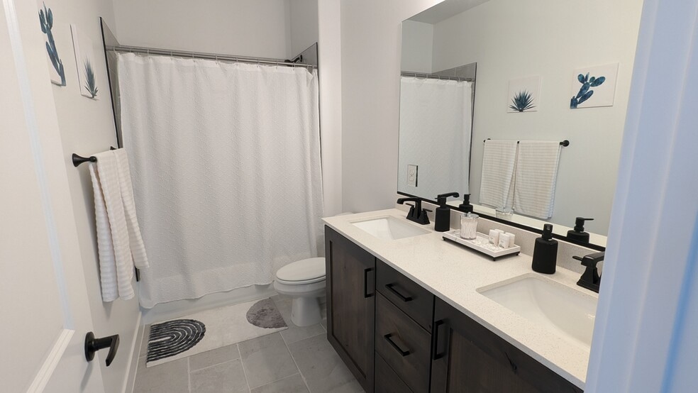 Building Photo - 693 S Taylor Creek Dr