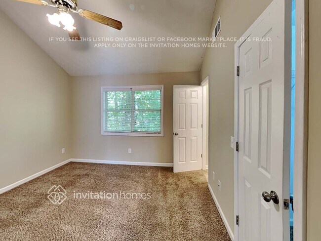 Building Photo - 3305 Catalina Dr