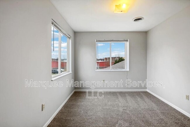 Building Photo - 118 Talon Pl