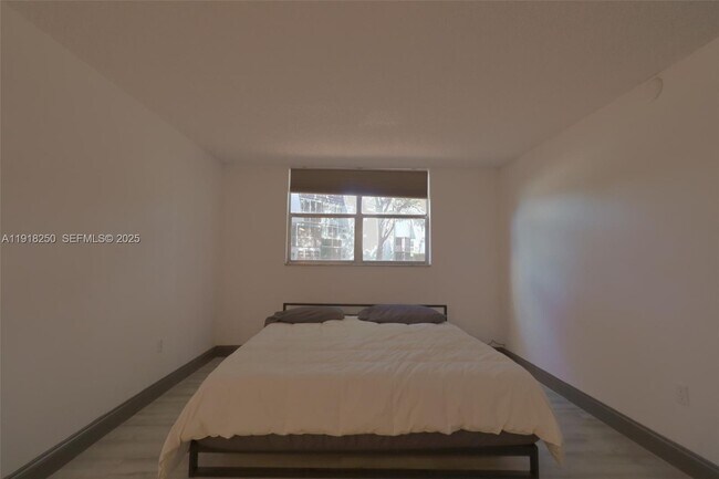 Building Photo - 9300 Lime Bay Blvd