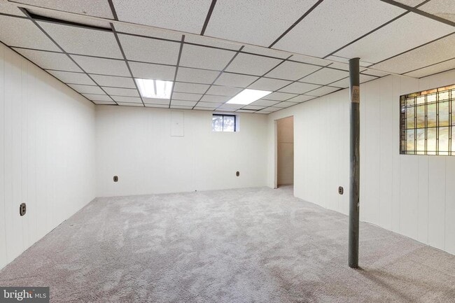 Building Photo - 1013 Westbriar Dr NE