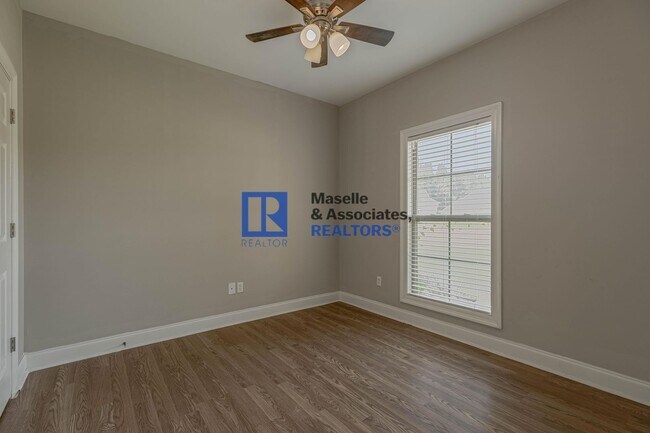 Building Photo - Beautiful 4 bedroom, 2 bathroom house in B...