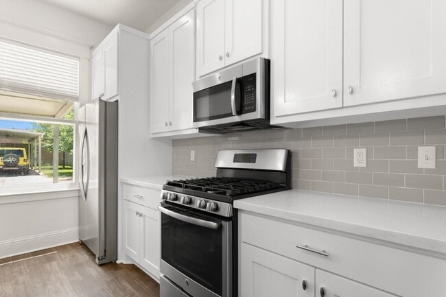 Building Photo - 515 Division St