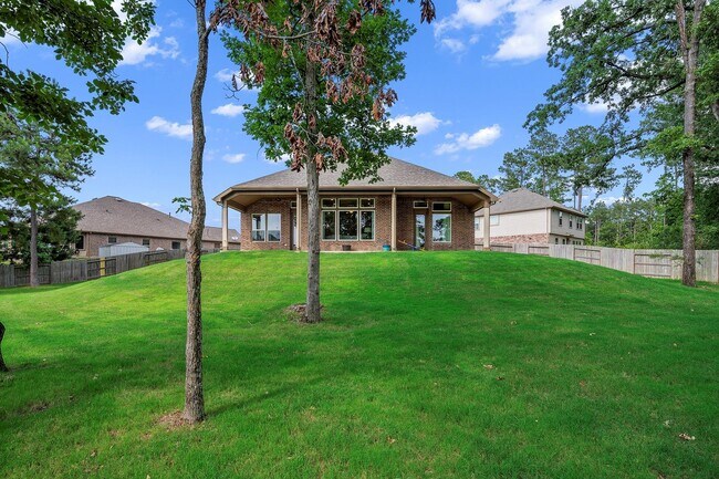 Building Photo - 1810 Daly Way