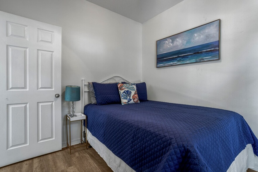 Building Photo - 241 Cowan Rd