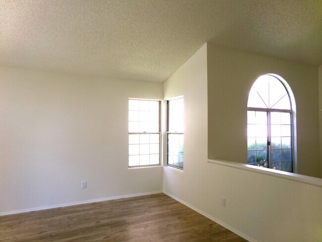 Building Photo - 4829 W Forest Oaks Ave