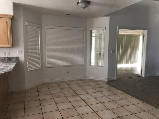 Building Photo - 876 Lizzie Ln