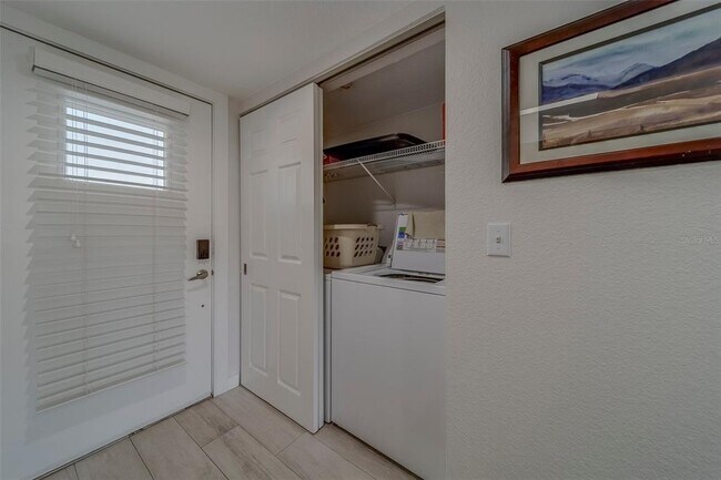 Building Photo - 11650 Capri Cir S