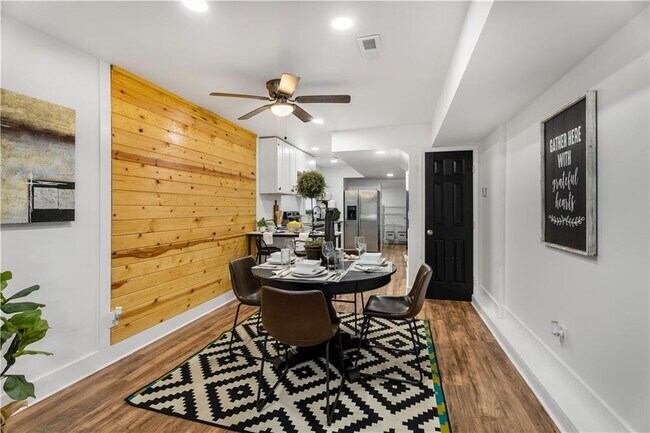 Building Photo - 2802 Palm Dr