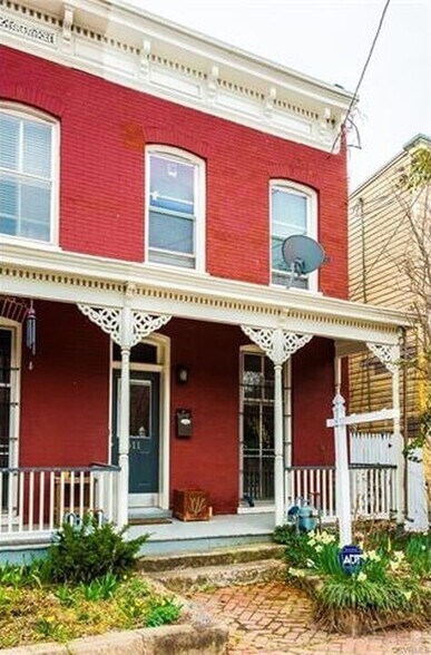 Building Photo - 511 St James St